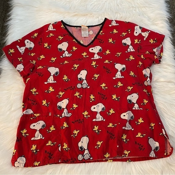 Peanuts Shirt Women’s Scrub Top Size Large Short Sleeve Red Cotton Medical - Picture 1 of 9